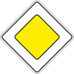 Дорожный знак «Главная дорога»